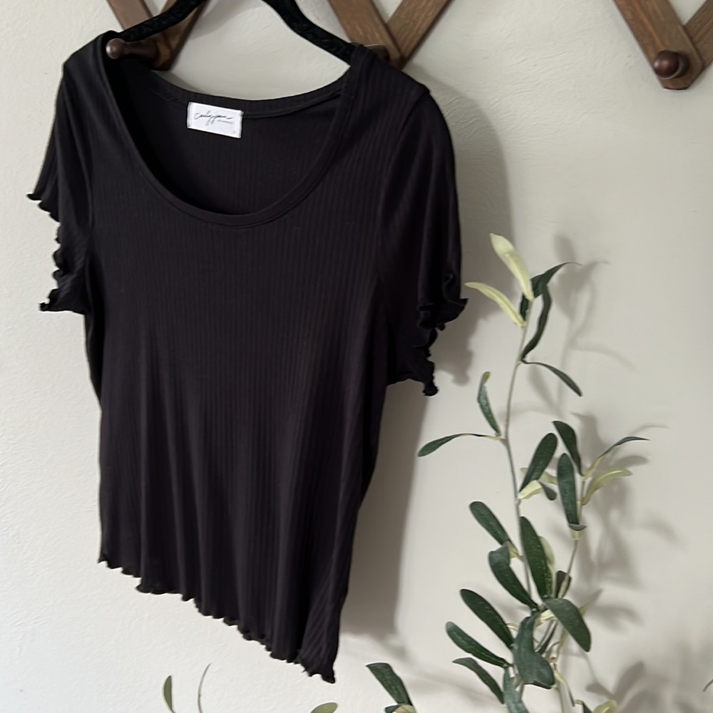 CARLY JEAN RIBBED TOP